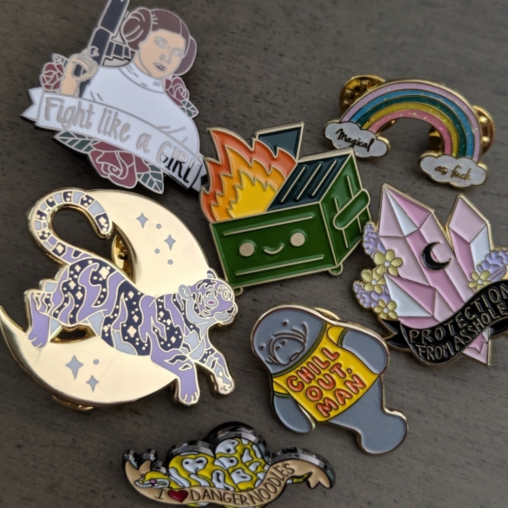 Alien Pin 👽 Earth Loser - Picture 2 of 3